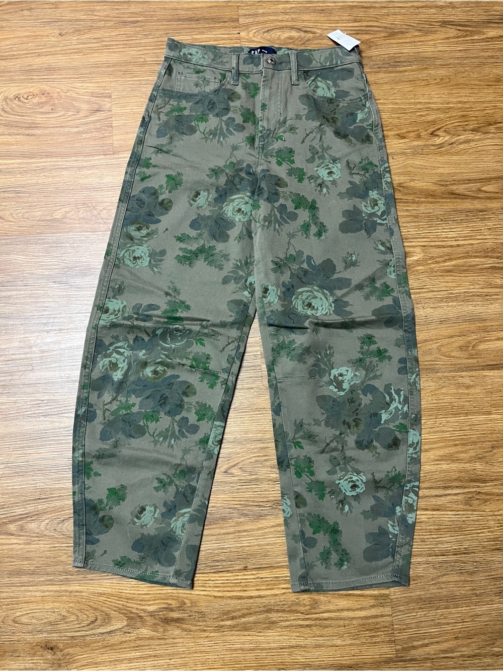 NWT Gap Olive Green Floral Print Barrel Leg Jeans Size 4 / 27 Regular